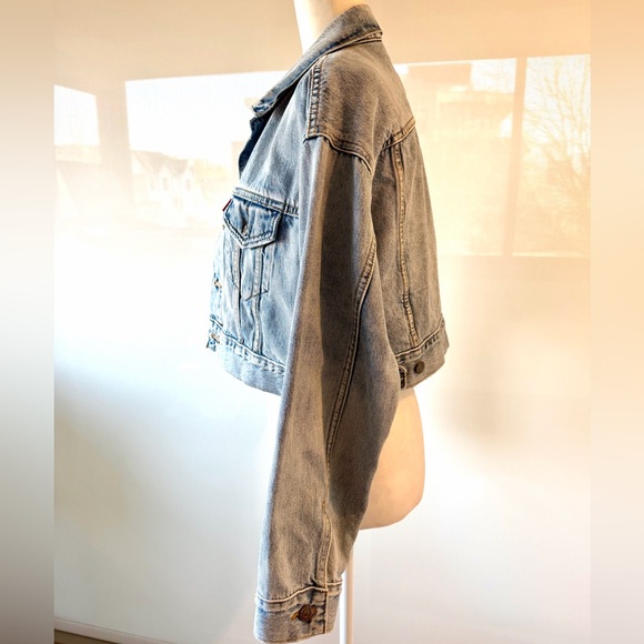 Levi's Cropped Barrel Blue Jean Jacket. - Picture 9 of 14